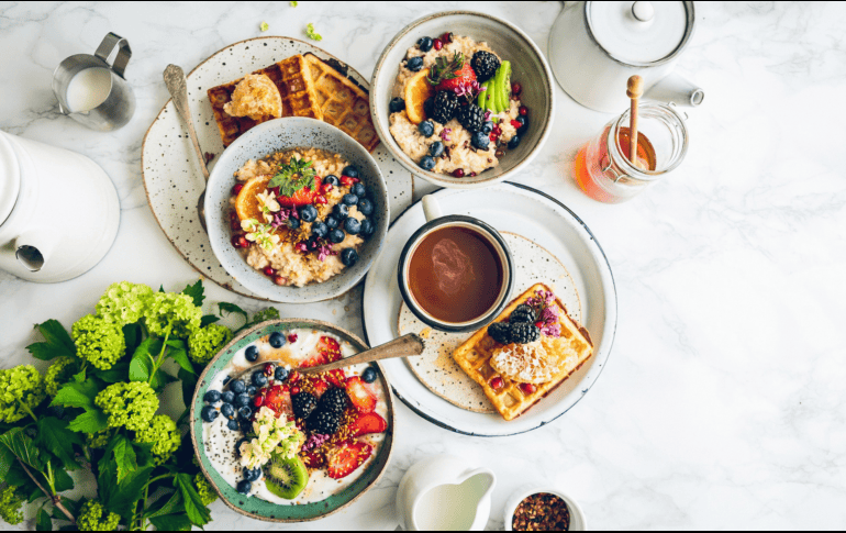 OMS destaca que una dieta saludable ayuda a cuidar a las personas de la malnutrición en todas sus formas, así como de las enfermedades no transmisibles. ESPECIAL/CANVA