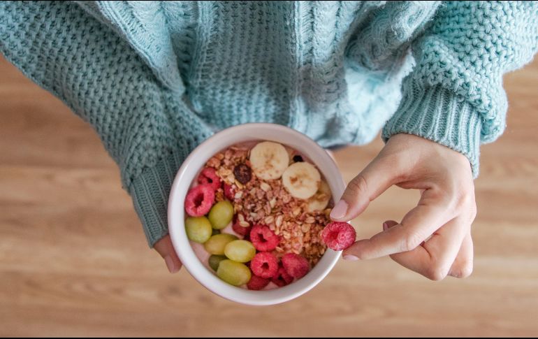 Un buen desayuno debe incluir carbohidratos complejos, proteínas y grasas. UNSPLASH/Arianka Ibarra