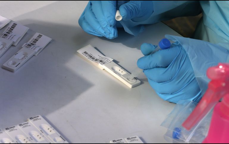 En diciembre de 2023, la OMS clasificó la JN.1 como una variante de interés debido a su rápida propagación y recalcó que las vacunas siguen protegiendo contra el virus. EFE / ARCHIVO