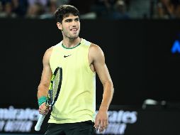 Alexander Zverev acabó con el español Carlos Alcaraz, por 6-1, 6-3, 6-7(2) y 6-4, en tres horas y cinco minutos, en los cuartos de final del Abierto de Australia. EFE / J. Carrett