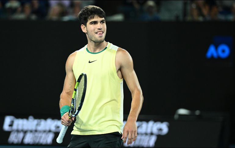 Alexander Zverev acabó con el español Carlos Alcaraz, por 6-1, 6-3, 6-7(2) y 6-4, en tres horas y cinco minutos, en los cuartos de final del Abierto de Australia. EFE / J. Carrett