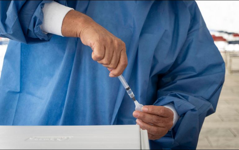 Expertos consideraron que los casos de COVID-19 en México se mantienen estables ante la temporada invernal, pero alertaron que la variante JN.1, denominada Pirola llegará con fuerza a México. SUN / ARCHIVO