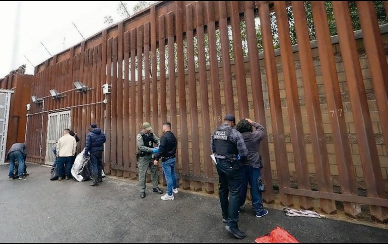 La frontera con México es uno de los problemas políticos de la administración de Joe Biden. AP