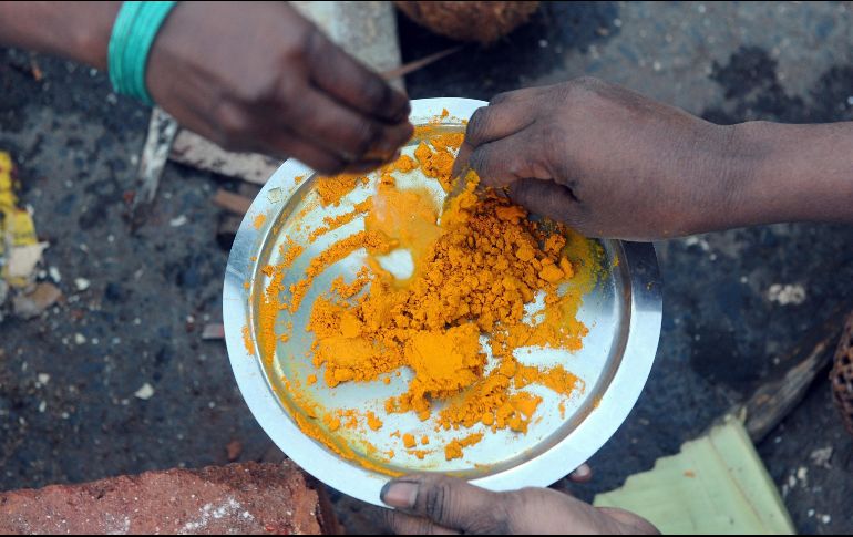 La cúrcuma se ha utilizado como especia y medicina natural durante miles de años, pues en las últimas décadas, se ha vuelto popular como suplemento dietético. AFP / ARCHIVO