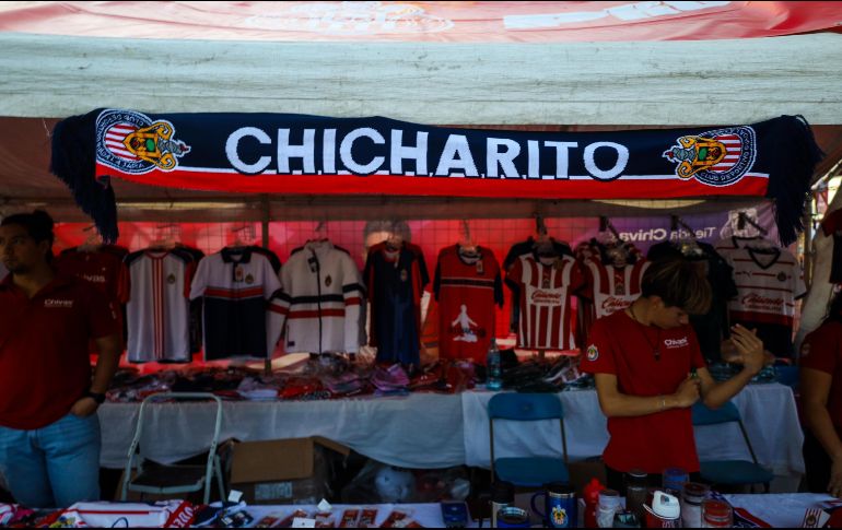 La afición de Chivas asistió para formar parte de la bienvenida de 