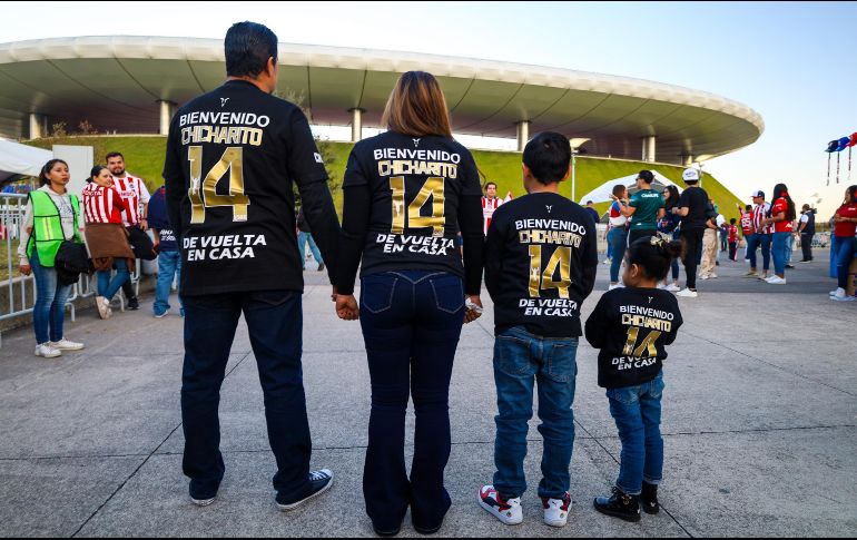 La afición de Chivas asistió para formar parte de la bienvenida de 