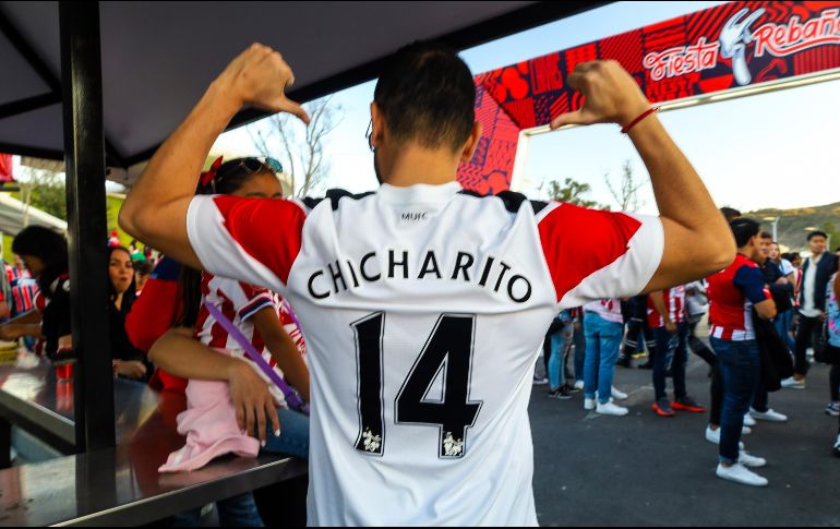 La afición de Chivas asistió para formar parte de la bienvenida de 
