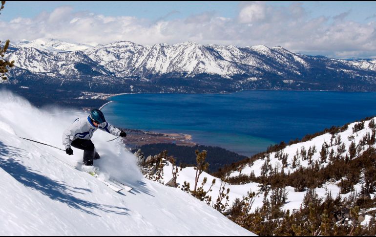 Mónica pasó la noche frotándose las manos y los pies para combatir el frío. AP/ ARCHIVO