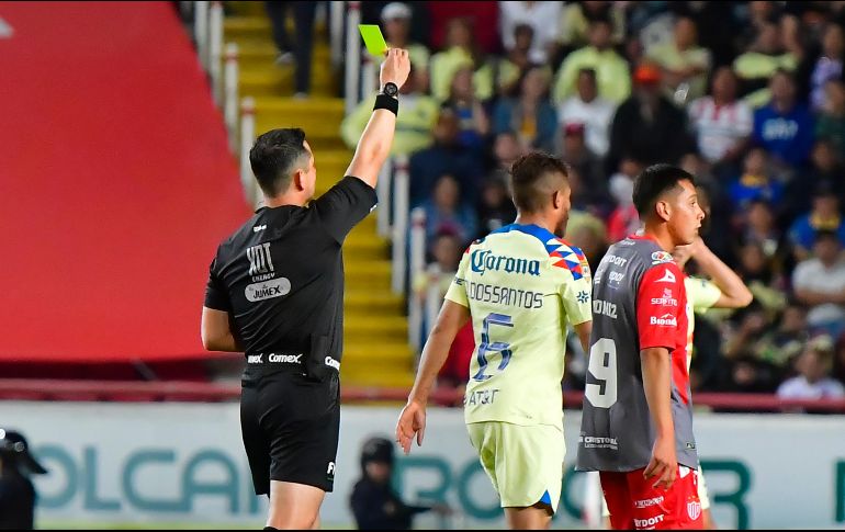 Dos expulsiones, una por bando, condicionaron el juego. IMAGO7/P. Ramírez