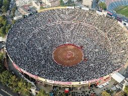 Los tendidos de la Plaza México lucieron abarrotados. EFE