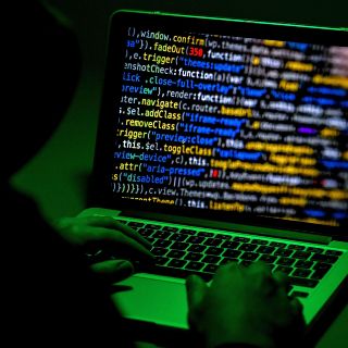 Presidencia informa a reporteros sobre el "hackeo" de sus datos personales