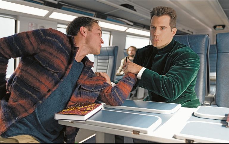 El actor Henry Cavill -a la derecha-le da vida a “Argylle”, en el filme dirigido por Matthew Vaughn. CORTESÍA