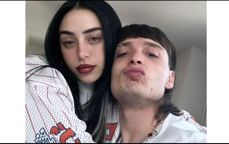 La pareja compartió su amor en sus redes sociales. X: @ElPesoPluma