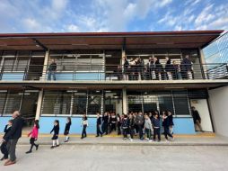 La renovación incluyó 12 aulas, baños, sala de profesorado, desayunadores, salón de usos múltiples, la cancha para deportes... ESPECIAL / SIOP