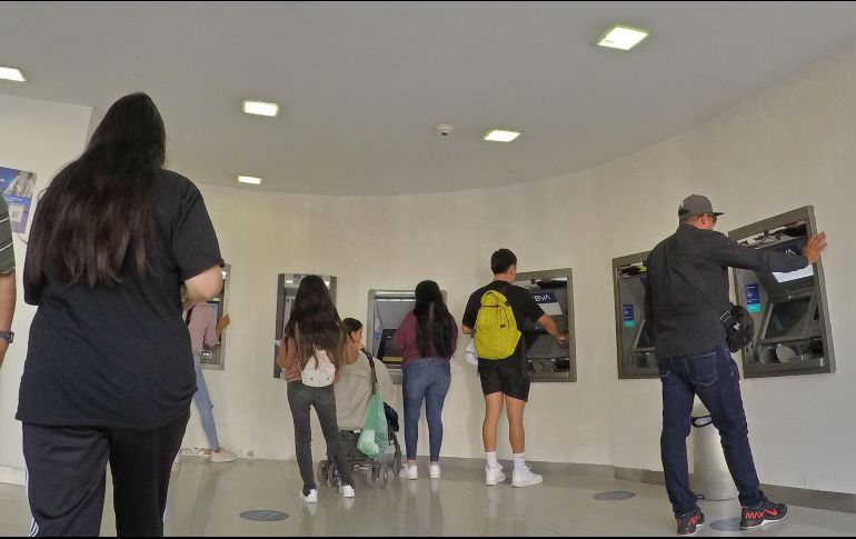 Los servicios bancarios se restablecerán el día martes 06 de febrero. EL INFORMADOR/ Archivo