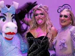 Wendy Guevara, Burrita y Turbulense llegaron juntas a la alfombra roja de los premios. EFE / Mario Guzmán