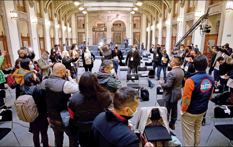 López Obrador no descarta que la sustracción ilegal de los datos a periodistas de la conferencia de prensa matutina haya sido por parte de la oposición. SUN / ARCHIVO