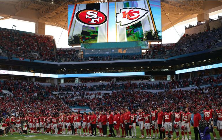 Los aficionados al futbol americano en México disfrutarán el encuentro en lugares como bares, restaurantes, cafeterías y hoteles, entre otros. AFP / ARCHIVO