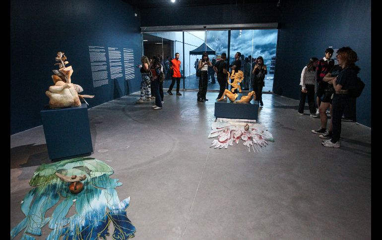 En el Museo de Arte de Zapopan (MAZ) se inauguró este viernes 2 de febrero la exposición “Volví a ser vasija, volví a ser animal, volví a ser planta, volví a ser tiempo” de la dupla artística RojoNegro conformada por Noé Martínez y María Sosa. EL INFORMADOR / H. Figueroa