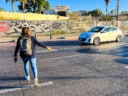 En diversos puntos del Periférico, como en el cruce con Avenida Alcalde, las personas se arriesgan a ser atropelladas. EL INFORMADOR/A. Navarro