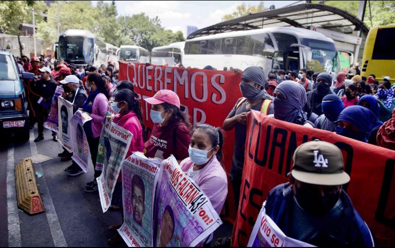 Padres y madres de los 43 estudiantes de Ayotzinapa desaparecidos hace casi 10 años, llamaron a boicotear las campañas de los candidatos a cargos de elección popular, ante la falta de resultados en las investigación. SUN / ARCHIVO