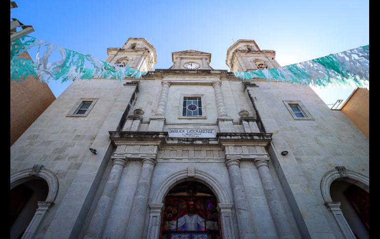 La misa fue ofrecida para todos los joyeros de la ciudad, sus familias y los hijos ausentes, la cual fue transmitida en vivo por María Visión y oficiada ante un templo abarrotado de creyentes. EL INFORMADOR / H. Figueroa