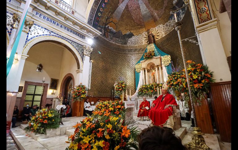 La misa fue ofrecida para todos los joyeros de la ciudad, sus familias y los hijos ausentes, la cual fue transmitida en vivo por María Visión y oficiada ante un templo abarrotado de creyentes. EL INFORMADOR / H. Figueroa