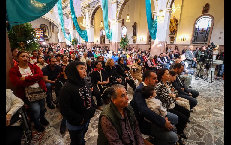 La misa fue ofrecida para todos los joyeros de la ciudad, sus familias y los hijos ausentes, la cual fue transmitida en vivo por María Visión y oficiada ante un templo abarrotado de creyentes. EL INFORMADOR / H. Figueroa