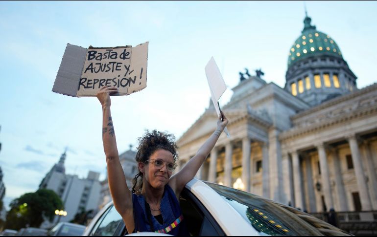 Milei busca tumbar los cimientos en los que se ha basado la economía del país y apostar por la desregulación. AP/ N. Pisarenko.