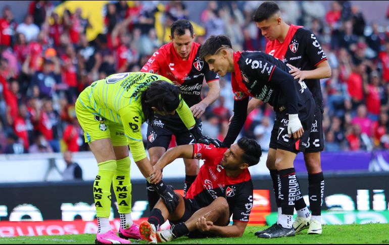 Eduardo “Mudo” Aguirre sufrió una dura entrada por parte de Carlos Acevedo durante el partido frente a Santos Laguna. IMAGO7.