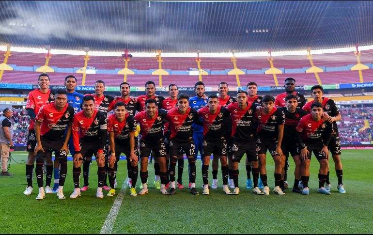 La afición impulsó al club rojinegro en su victoria. Imago7