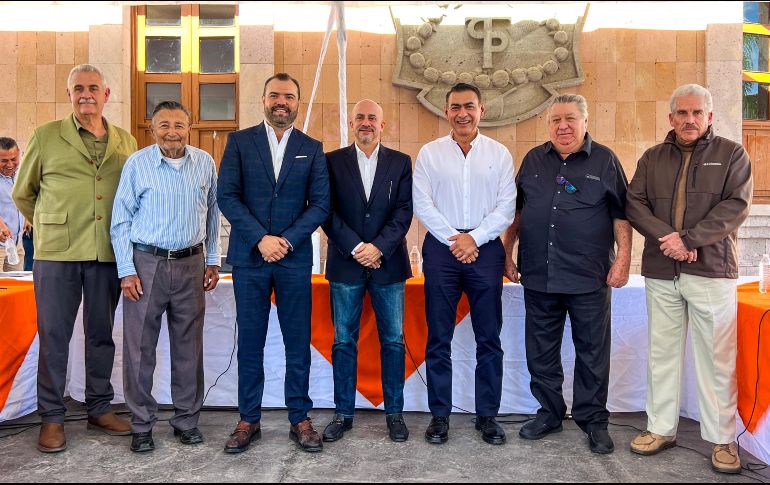 En el evento, estuvieron presentes ex alcaldes del municipio como Manuel Guzmán De La Torre; Guillermo Sánchez Magaña, Andrés Zermeño Barba, Antonio Tatengo Ureña, Ismael del Toro y Salvador Zamora. EL INFORMADOR/ Arturo Navarro.