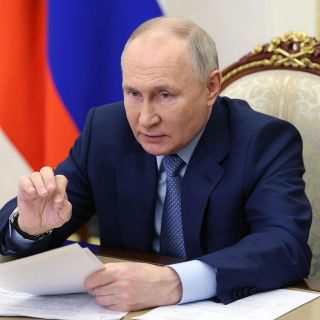 Putin ve "imparable" a Musk y pide un acuerdo internacional para regular la IA