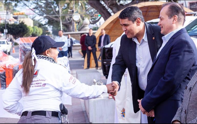 Aguirre Curiel habló sobre la importancia de mejorar las condiciones de trabajo de los elementos. ESPECIAL
