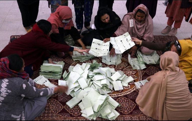 La violencia entre ambas facciones rivales estalló después de que miembros del PTI acusaran a un funcionario electoral de cambiar los resultados en favor del PML-N, agregó el funcionario. EFE / ACHIVO