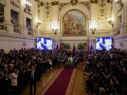 Los presentes en el Congreso ovacionaron a la familia y su mención durante los discursos, así como la llegada de Boric. AP / E. FELIX