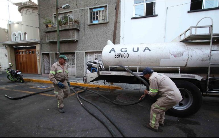 El alcalde Adrián Rubalcava Suárez  ha liderado la distribución gratuita de dos mil 543 pipas. SUN/ARCHIVO