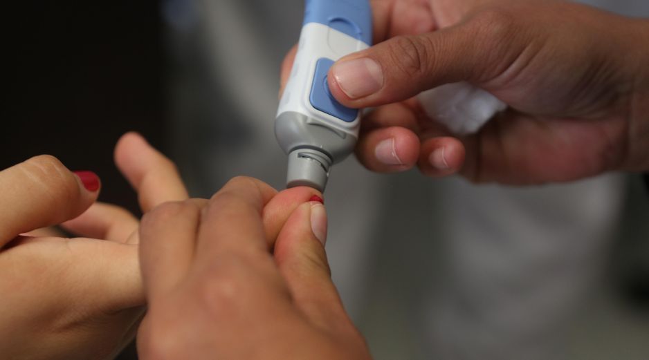 Tener prediabetes o diabetes puede ser muy peligroso, por lo que en estos casos la persona debe ser canalizada con un médico para que sea atendido con el tratamiento adecuado. EL INFORMADOR / ARCHIVO