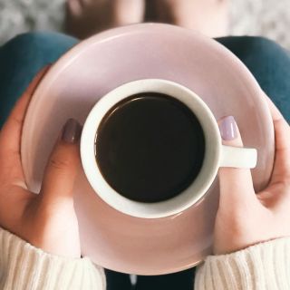 ¿Cuántas horas antes de dormir se recomienda tomar la última taza de café?
