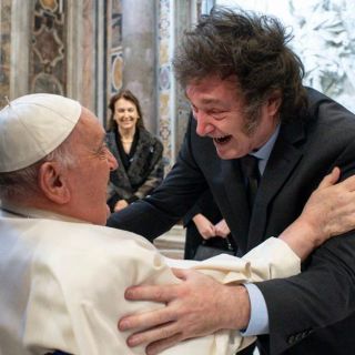 El Papa y Milei se saludan tras la canonización de la primera santa argentina