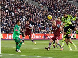 Arsenal y City suman 52, aunque el equipo de Pep Guardiola tiene un partido menos. EFE / T. AKMEN.