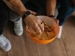 El Super Bowl que se realiza este domingo convocará a muchos a verlo, habrá bares llenos y muchas reuniones en casas. Unsplash.