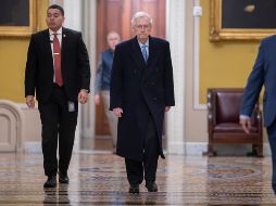 El líder de la mayoría, el demócrata Chuck Schumer, y el líder republicano Mitch McConnell lanzaron duras advertencias sobre las consecuencias de abandonar a los añejos aliados de Washington en Europa. AP/ J. S. Applewhite.