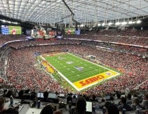 El Allegiant Stadium abrió sus puertas para recibir a más de 65 mil personas para formar parte del cierre de la temporada de NFL. EL INFORMADOR.