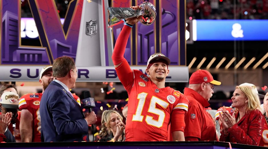 Patrick Mahomes se conviertió en el cuarto quarterback titular en ganar tres Super Bowls. AP / ARCHIVO