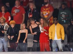 La artista galardonada con múltiples premios Grammy se emocionó enormemente y se fundió en abrazos con todos los presentes, en medio de gritos y celebraciones. EFE / C. Brehman