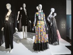 Yves Saint Laurent recurrió a las transparencias para empoderar a las mujeres. EFE