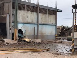 Elementos de PC estatal y del municipio informaron que cerraron las válvulas de los tanques y líneas de amoniaco. ESPECIAL / UEPCBJ