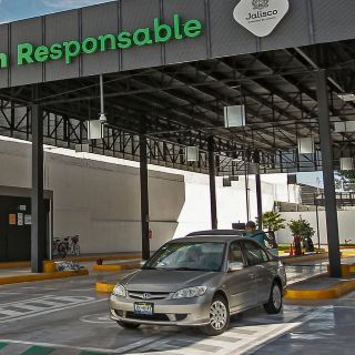 Bajan verificaciones de autos; aumentan días contaminados
