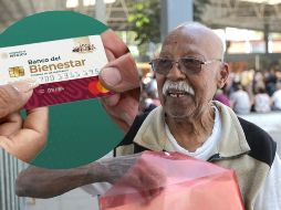 Por la veda electoral, los adultos mayores recibirán un depósito adelantado de 12 mil pesos. EL INFORMADOR/ ARCHIVO